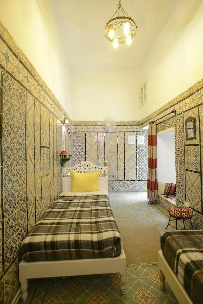 مبيت وإفطار تونس دار يا 2*,